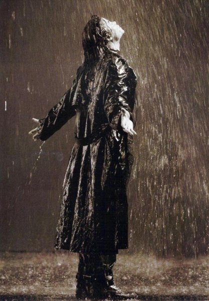 Майкл Джексон под дождем