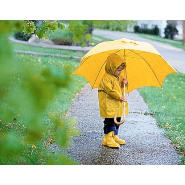 Мальчик с зонтиком