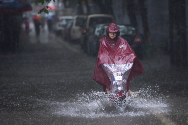 Человек в дождевике