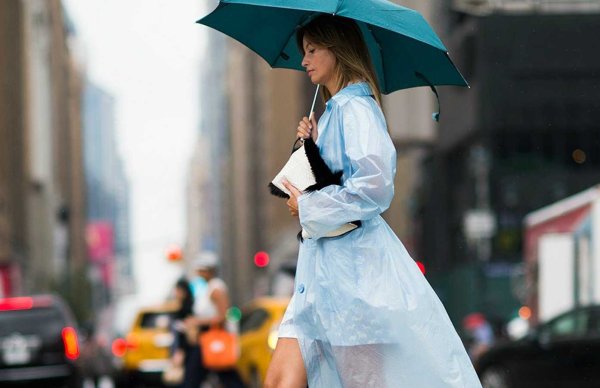 Девушка с зонтиком