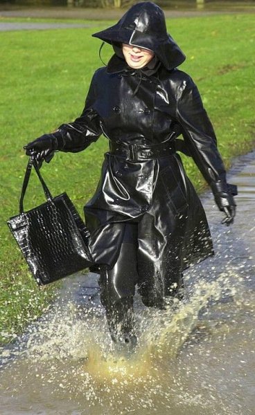 Латексный кожаный плащ