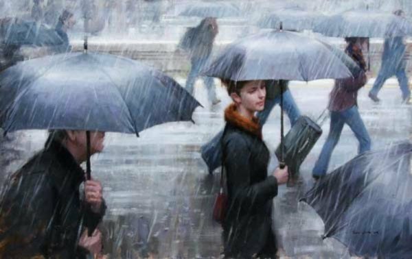 Люди спешат под дождём