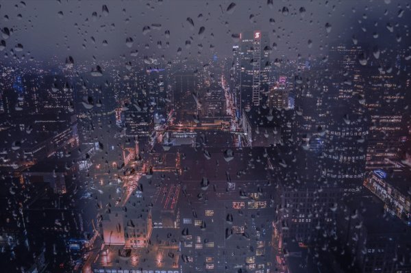 Дождь в городе ночью