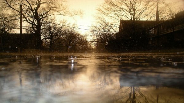 Мрачная дождливая осень в городе