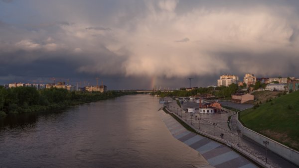 Пасмурная набережная Тюмень