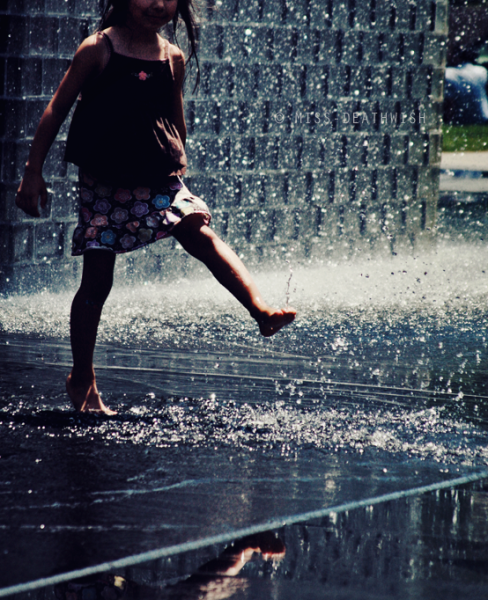 Девочка под дождем