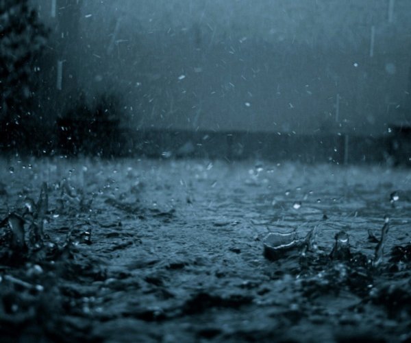 С неба падают слезы слезы ночного дождя