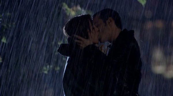 Поцелуй под дождем