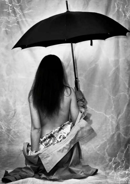 Женщина с зонтом