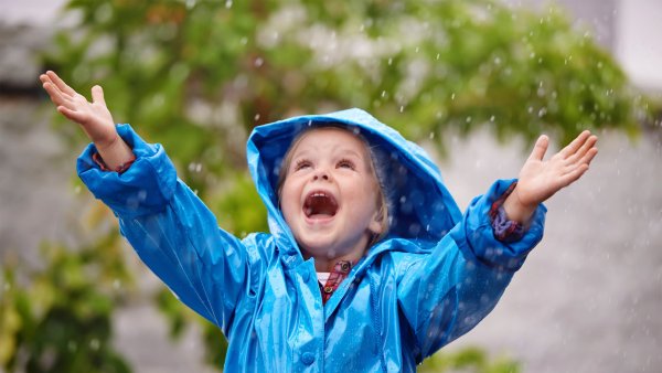 Малыш радуется