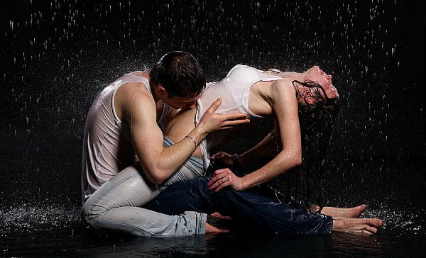 Танец страсти под дождем