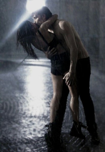 Страстные объятия без лиц