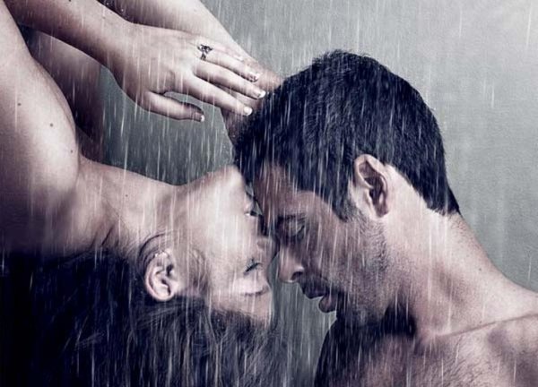 Мужчина и женщина под дождем