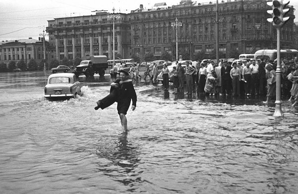 Борис Косарев Манежная площадь после ливня 1956г