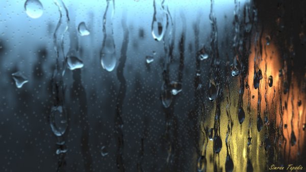 Капли воды на стекле