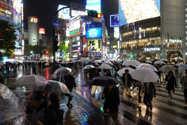 Токио Сибуя дождь