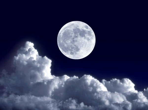 Красивая Луна