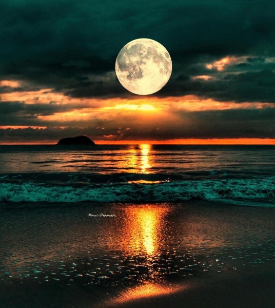 Яркое полнолуние