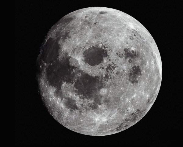 Как выглядит Луна окружающий мир