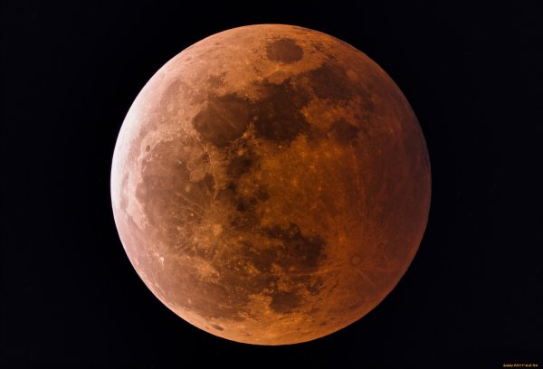 Луна из космоса