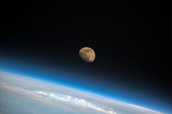 Вид на луну с МКС