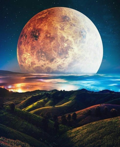 Красивая Луна в космосе