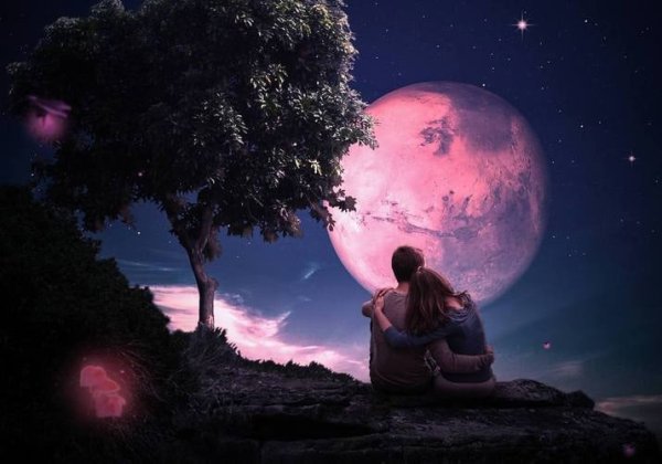 Луна и влюбленные