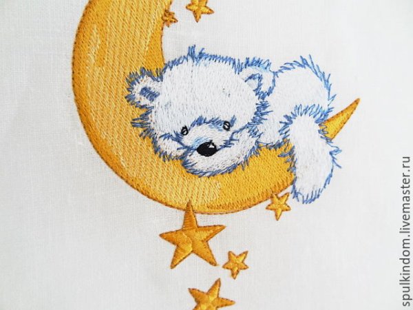 Вышивка мишка на Луне
