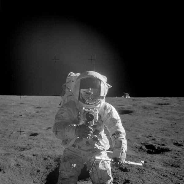 Аполлон 12 на Луне
