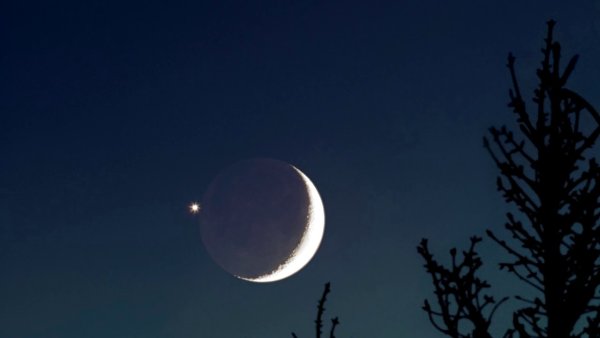 Месяц рожками вниз