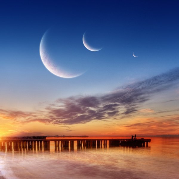 Закат с полумесяцем