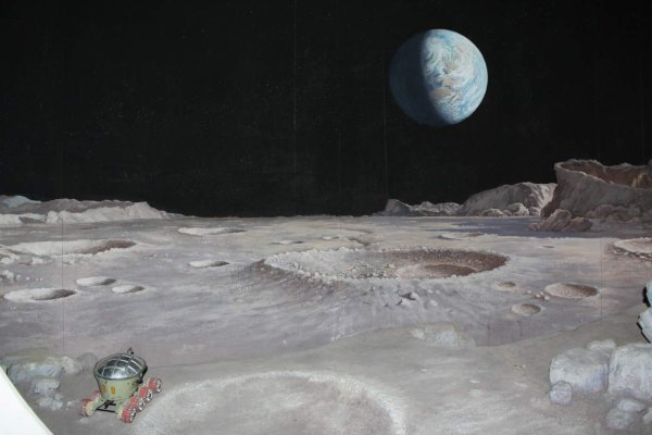 Пейзажи лунной поверхности