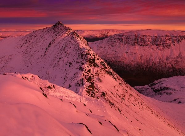 Красный снег в горах