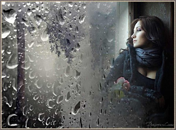 Девушка у окна дождь
