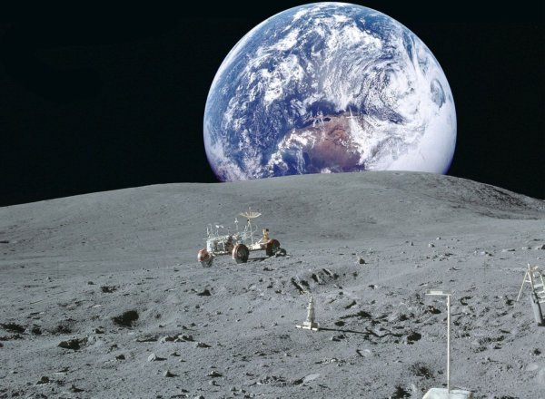Кто живет на Луне