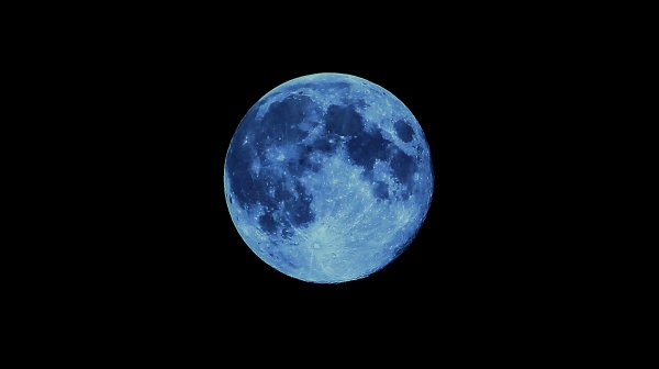 Огромная Луна
