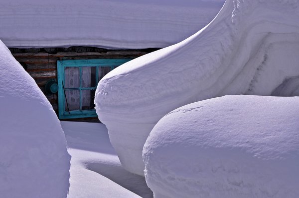 Занесенные снегом дома