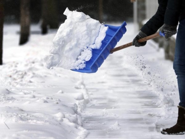 Убирают снег