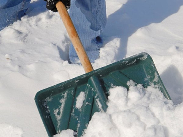 Уборка территории зимой