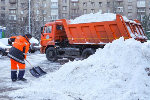 КАМАЗ 6520 со снегом