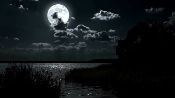 Пугающая Луна