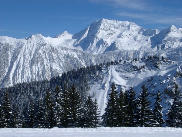 Горы снег