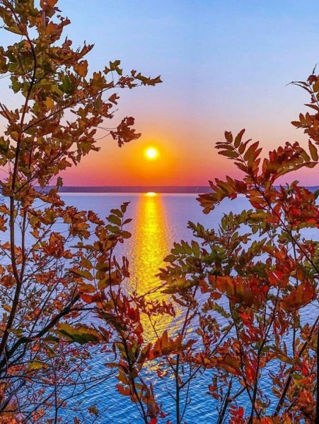 Красивый осенний закат