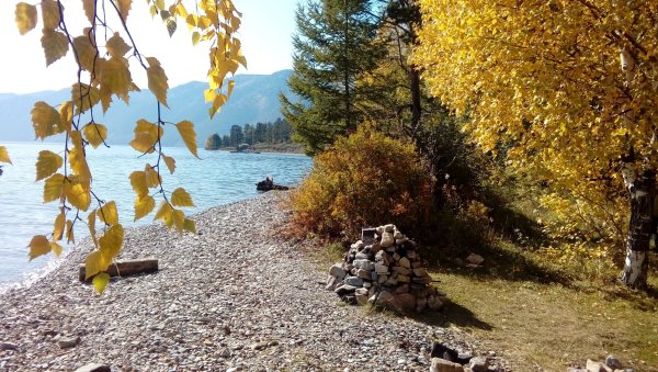 Листвянка Байкал осенью