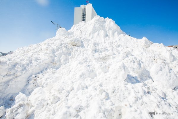 Много снега