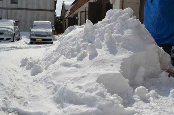 Много снега в городе