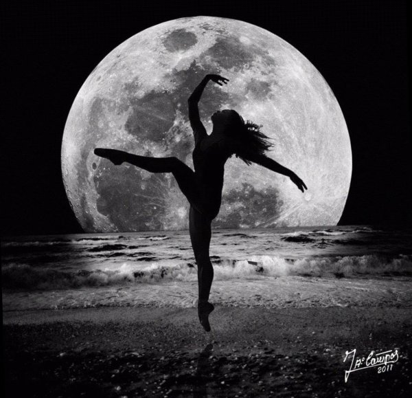 Танцы при Луне