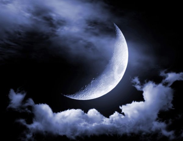 Постер половина Луны