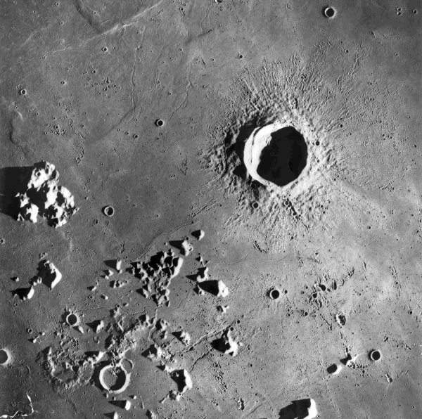 Лунные кратеры (Craters of the Moon)