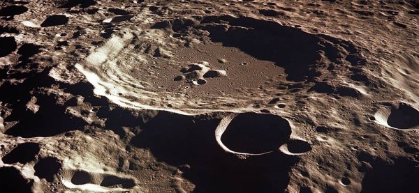 Самый большой кратер на Луне